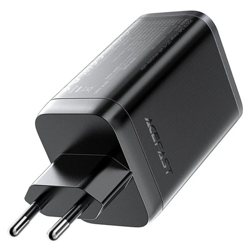 מטען מהיר ייחודי הכולל כבל טעינה USB-C נשלף ויציאות טעינה USB-A ו-USB-C