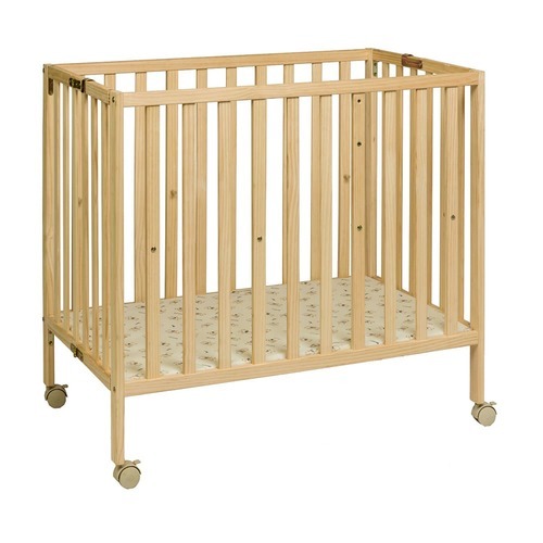 עריסת תינוק מתקפלת דגם פומה מבית BABYLINE גוון עץ