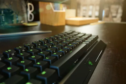 RAZER WOLVERINE V3 TOURNAMENT ED.-  WHITE בקר
