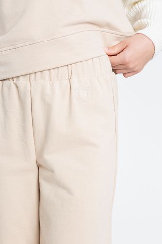 Wide sweatpants