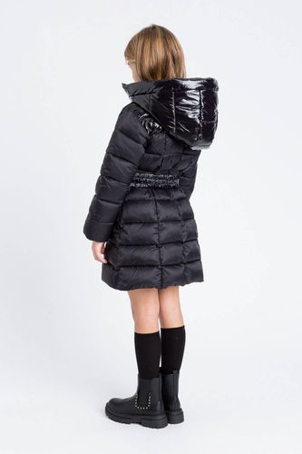 Long puffer jacket with logo belt