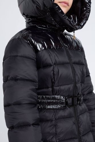 Long puffer jacket with logo belt