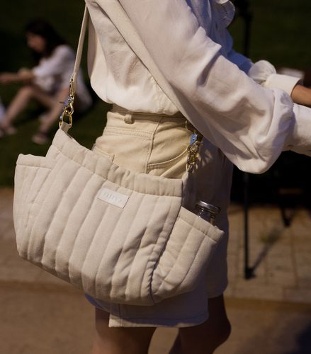 אירגונית מעוצבת לעגלות תינוק וטיולינים עם מקום לבקבוקים, רצועות תליה וכתף - אפור אבן קווילט