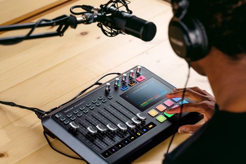 מיקסר הקלטה לפודקאסט Tascam Mixcast 4