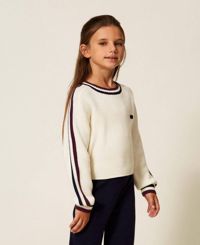 Ribbed jumper with two-tone stripes