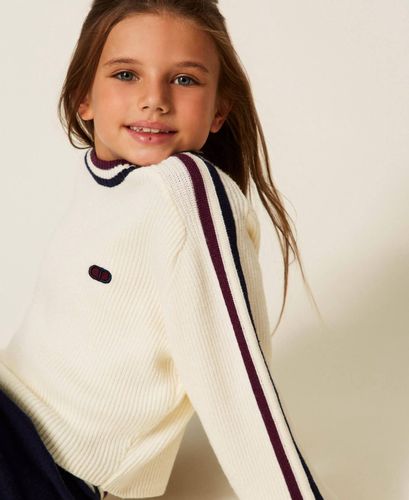 Ribbed jumper with two-tone stripes