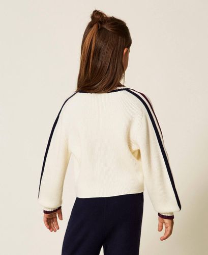 Ribbed jumper with two-tone stripes