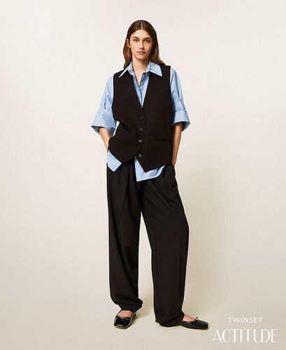 Trousers with asymmetrical pleats