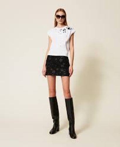 T-shirt with hand-embroidered flowers