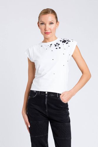 T-shirt with hand-embroidered flowers