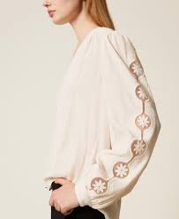 Crêpe blouse with embroidery