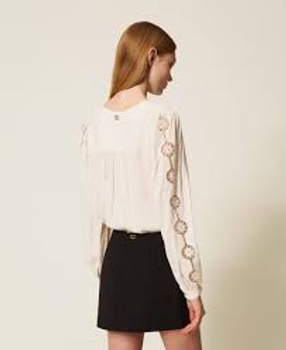 Crêpe blouse with embroidery