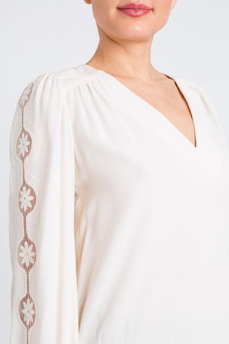Crêpe blouse with embroidery