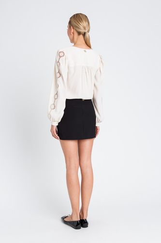 Crêpe blouse with embroidery