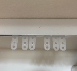 מסילה לוילון סיכות (לפי מידה)