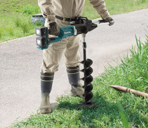 שימוש במקדחת אדמה זוויתית 2X18V נטענת 13 מ