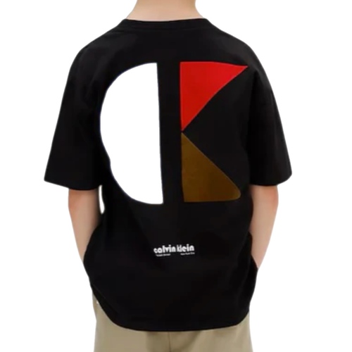 חולצה CALVIN KLEIN מידות 4-16 לילדים בגוון שחור עם לוגו