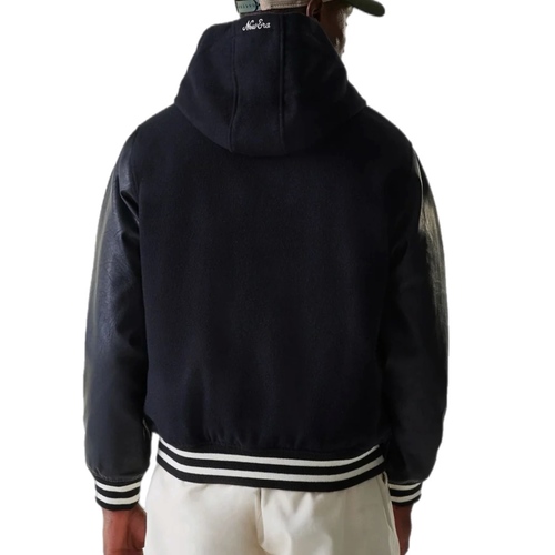 ג׳קט NEW ERA מידות S-XL לגברים בגוון שחור עם כיתוב