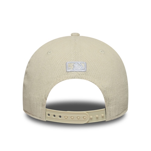 כובע NEW ERA לנשים בגוון קרם קורדרוי