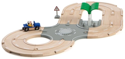 סט כביש עירוני עם תחנת תדלוק ודמות 13 חלקים מעץ