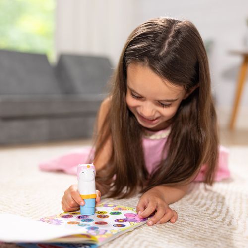 Sticker WOW! זוג חוברת מדבקות 24 דפים כל אחת עם שני מכשירי הדבקה אוטומטי ו 900 מדבקות - כלב וחתול