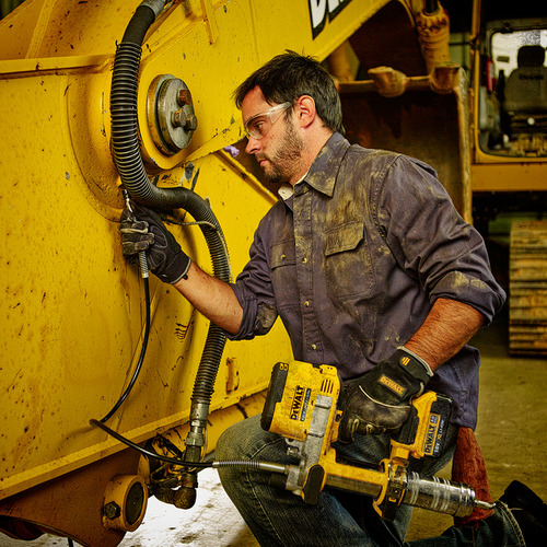 אקדח גריז DEWALT 18V1M1 