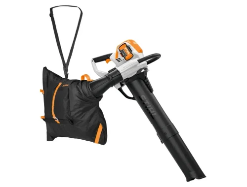 שואב עלים נטען STIHL SHA 140 עם שק איסוף גדול בצבע שחור ורצועת נשיאה.