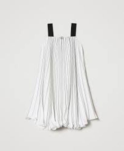 Short pleated dress with print