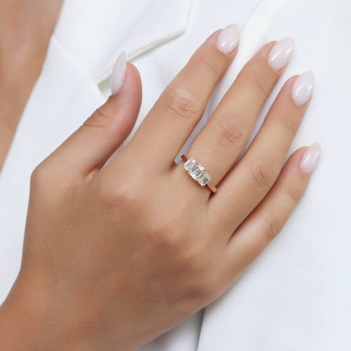 טבעת שלושה יהלומים בחיתוך אמרלד 1.40CT זהב 14K
