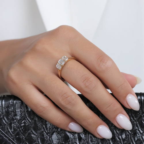 טבעת שלושה יהלומים בחיתוך אמרלד 1.40CT זהב 14K