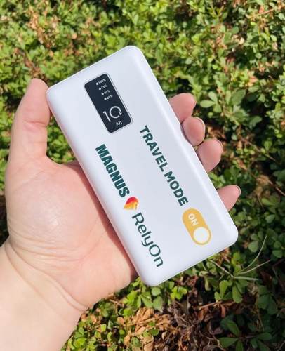 מטען נייד -סוללת גיבוי 10,000mAh כוללת 4 כבלים מובנים