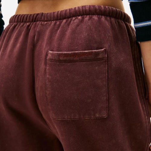מכנס TOMMY JEANS מידות XS-L לנשים בגוון בורדו