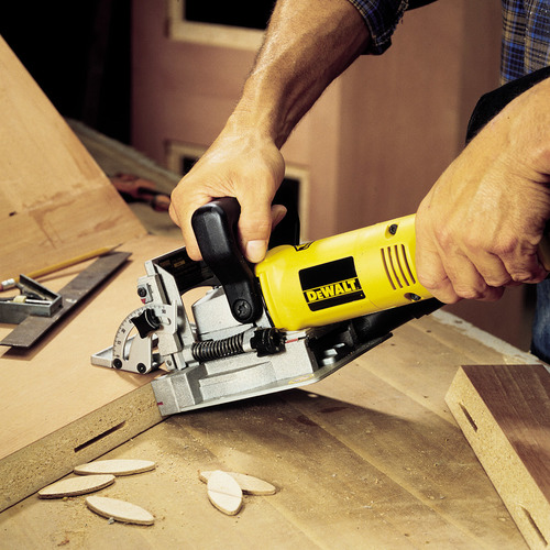 מחבר ביסקוויטים DEWALT DW682K