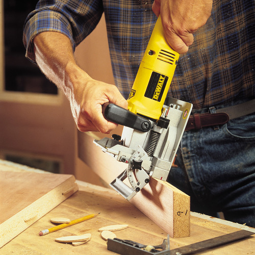 מחבר ביסקוויטים DEWALT DW682K
