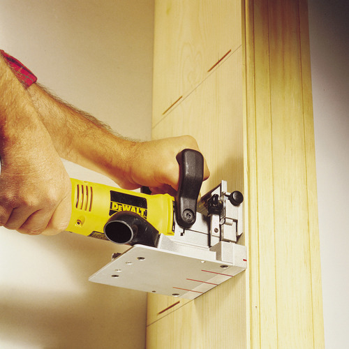 מחבר ביסקוויטים DEWALT DW682K