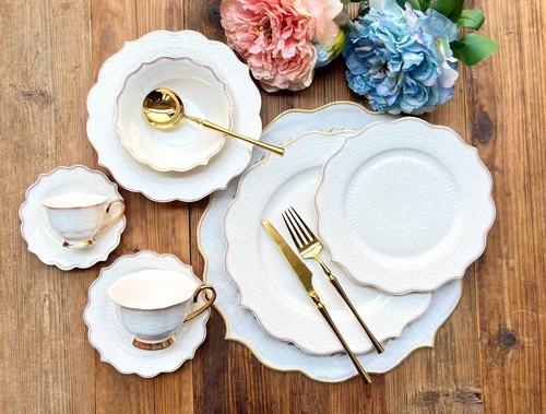 מערכת אוכל 128 חלקים תחרה מלכותית  034242 Y.C