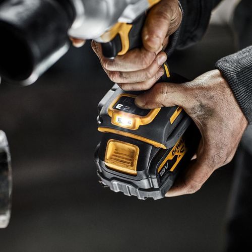 מפתח רטיטה 18V XR 1/2″ High-Torque (גוף בלבד) – DCF961NT