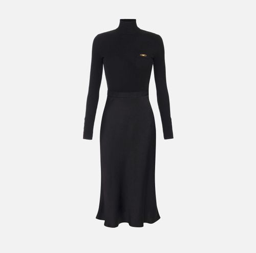 Dress in ribbed knit and satin fabrics with pocket
