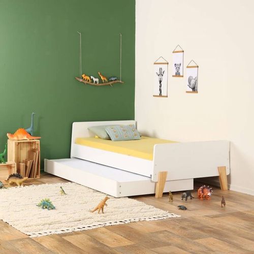 מיטת ילדים קטנים גדולים לבנה בשילוב עץ כולל מעקה במתנה FUN + מזרן ויסקו  + ארגז חבר רהיטי סגל