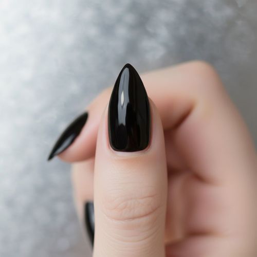 לק שחור רגיל Essie Licorice #88