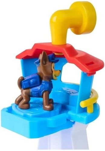 מגדל תצפית קטן עם דמות צ'ייס מפרץ ההרפתקאות