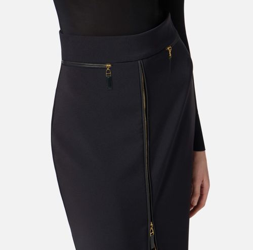 Skirt in lightweight crêpe fabric with zip