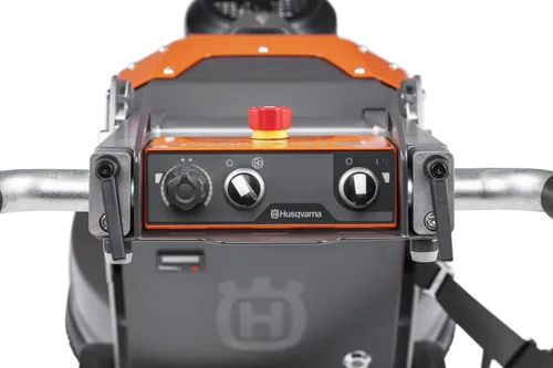 מלטשת בטון פלנטרית HUSQVARNA PG 5 S עם 3 דיסקיות ליטוש, מנוע 2.2 קילוואט, מערכת EZchange לחילוף כלים מהיר ועיצוב מרכב מפוצל - למגוון יישומי ליטוש מקצועיים.