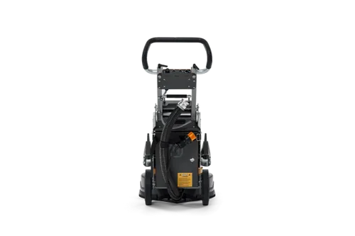 מלטשת בטון פלנטרית HUSQVARNA PG5 דגם 970 60 31-04 עם 3 דיסקיות ליטוש, מערכת קירור ערפל ועיצוב מרכב מפוצל לעבודות ליטוש מקצועיות.