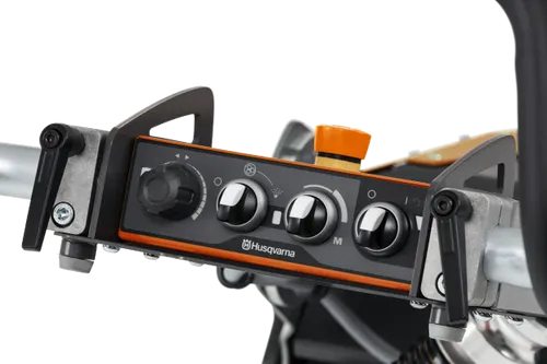 מלטשת בטון פלנטרית HUSQVARNA PG5 דגם 970 60 31-04 עם 3 דיסקיות ליטוש, מערכת קירור ערפל ועיצוב מרכב מפוצל לעבודות ליטוש מקצועיות.