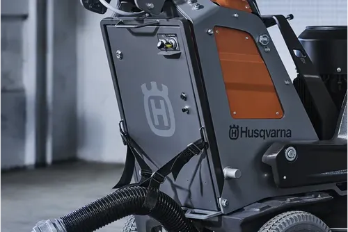 מלטשת בטון פלנטרית HUSQVARNA PG 8 XR עם 4 דיסקי ליטוש, שלט רחוק מתקדם ומערכת קירור ערפל לשיוף וליטוש רצפות בטון ואבן ברוחב 800 מ