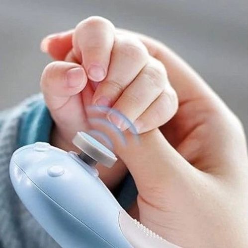 משייף ציפורניים בטיחותי לתינוקות וילדים עם 7 ראשים מתחלפים ו 2 מהירויות 