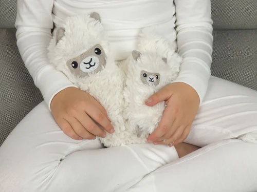 כרית חימום נעימה בצורת למה – Heatable Huggable Fluffy Llama