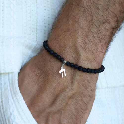 צמיד אבני לבה עם תליון חי לגבר