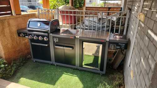 גריל רבולושן 4 שחור + כירת צד גז + יח’ כיור + יח’ מקרר Coleman
